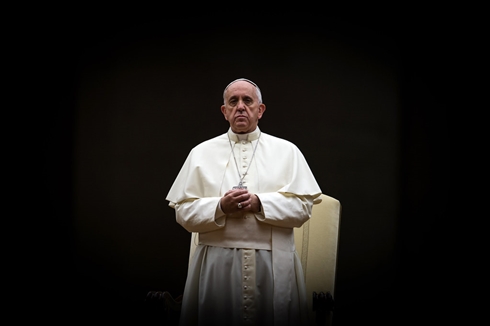  پاپ فرانسیس، مسیحیان را به دعا برای “انسان‌های بی‌پناه” فرا خواند